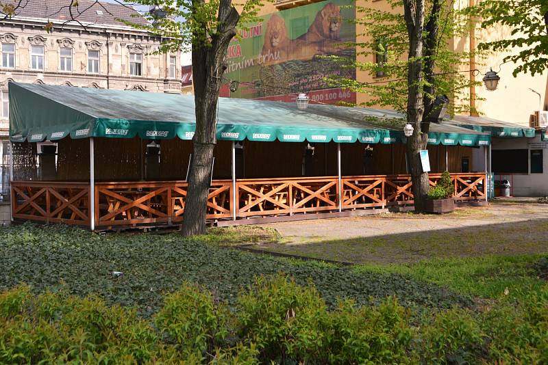 Kdysi vyhlášené restaurace Astoria (dříve kavárna Centrum) a Spolek v centru města čekají rekonstrukce i hledání strategických nájemců. RADEGASTOVNA sídlí na Masarykově náměstí místo bývalého Domu obuvi.