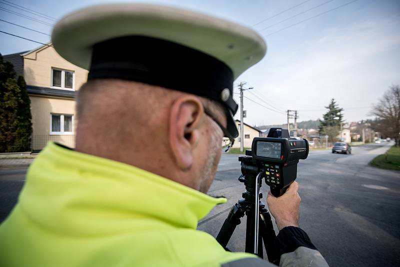 Policejní akce Speed marathon (měření rychlosti) v městské části Vřesina, 3. dubna 2019 v Ostravě.