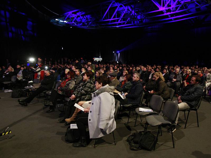 Na konferenci nazvané Evidence tržeb v praxi vysvětloval některé otázky k EET i ministr financí Andrej Babiš.