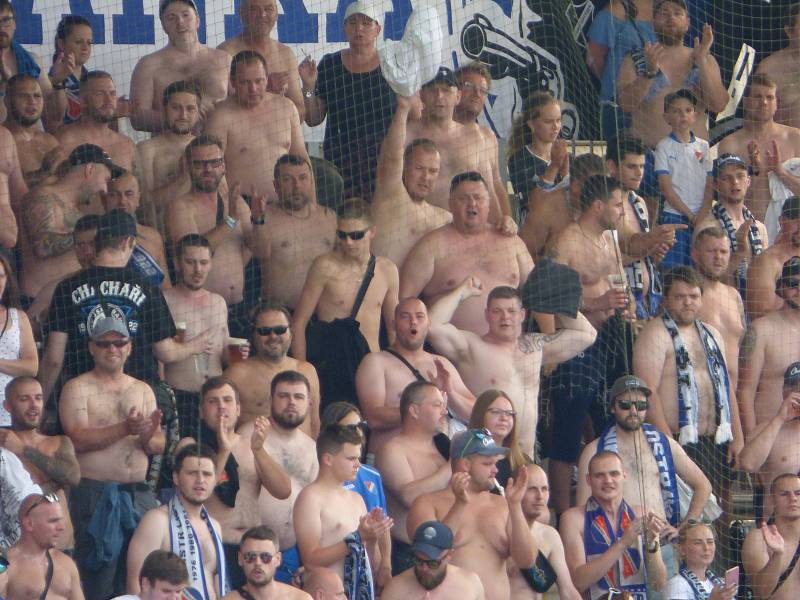 Fanoušci Baníku Ostrava v Jablonci (1. kolo ligy, 24. 7. 2021).