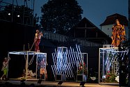 Premiéra hry Sen noci svatojánské od Williama Shakespeara na Letních shakespearovských slavnostech na Slezskoostravském hradě, 18. července 2022 v Ostravě. Více snímků z představení naleznete ve fotogalerii níže.