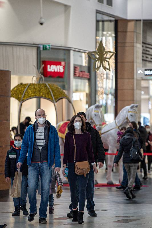 Zlatá neděle v nákupním centrum Avion Shopping Park Ostrava, 19. prosince 2021 v Ostravě.