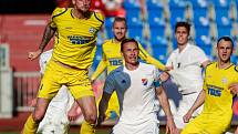 FC Baník Ostrava - FK Varnsdorf. Zleva Petr Zieris, Tomáš Zápotočný