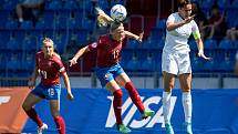 Mistrovství Evropy ve fotbale žen U19 - Česká Republika - Francie, 27. června 2022 v Ostravě. (střed) Lucie Jelínková z Česka a Louna Ribadeira z Francie.