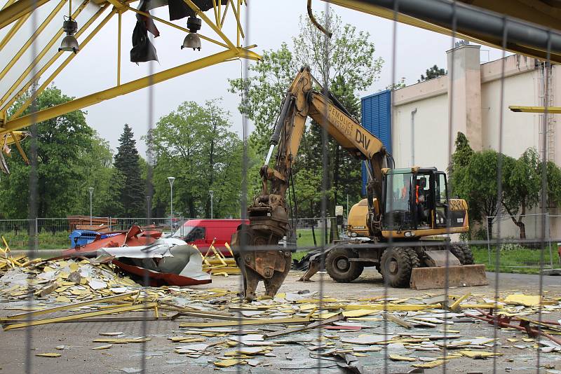 Demolice staré tržnice na Černé louce, 16.  května v Ostravě.