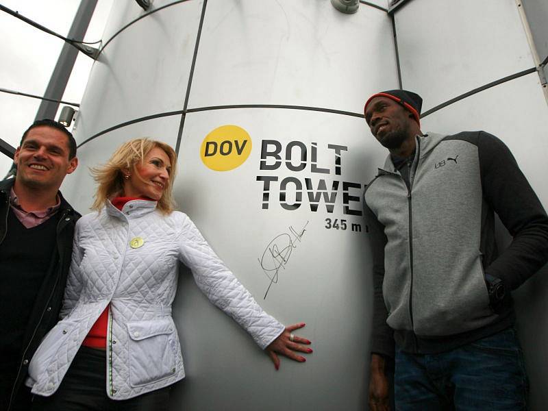 Usain Bolt podepsal novou vyhlídkovou věž v Dolní oblasti pojmenovanou jako Bolt Tower.