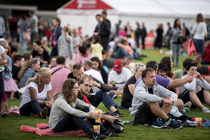 Kapely Wanastowi Vjecy, Čechomor, zpěvačka Ewa Farna či Marta Jandová s Markem Ztraceným pařili mezi hudebníky, kteří v sobotu vystoupili v areálu SAREZA v Porubě v rámci putovního LétoFestu.