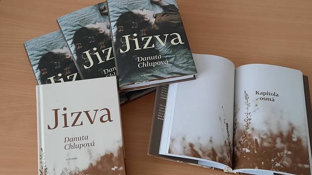 Román Jizva Danuty Chlupové, rodačky z Těšínska, je pro čtenáře příležitostí, jak se ponořit do událostí, které se odehrály v Životicích (dnes součást Havířova) během druhé světové války.