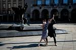 Natáčení speciálního streamu baletu NDM v rámci projektu Divadlo pod rouškou 9. dubna 2020 v Ostravě. Réka Kiss (Maďarka) a Matthias Kastl (Ital), duet Valmonta a Madam de Tourvel z baletu Nebezpečné známosti v choreografii Kryzstofa Pastora.