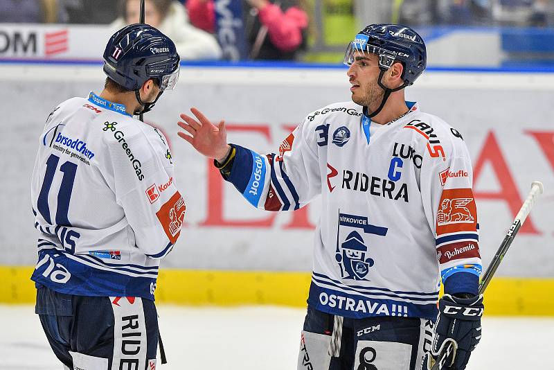 18. kolo hokejové extraligy: HC HC Vítkovice Ridera - HC Sparta Praha, 4. listopadu 2022 v Ostravě. (zleva) Marek Kalus z Vítkovic a Dominik Lakatoš z Vítkovic.