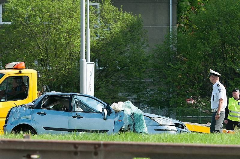 Tři muži utrpěli 5. května zranění při nehodě osobního automobilu Ford Focus v Ostravě-Hrabůvce. 