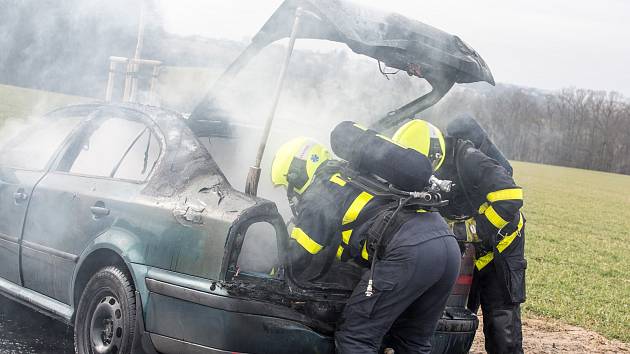 VIDEO: Zásah hasičů u požáru octavie v Olbramicích - Moravskoslezský deník