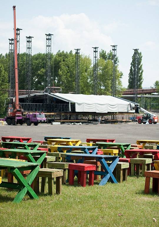 Stavební přípravy v těchto dnech v areálu Dolní oblasti Vítkovic finišují. Colours of Ostrava 2013 vypukne už ve čtvrtek 18. července.