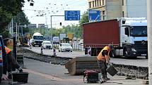 Rekonstrukce vozovky a tvořící se kolony, Bohumínská ulice, Ostrava, 6. června 2022.