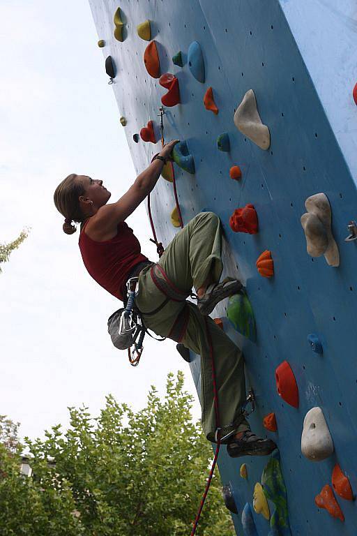 Svou zdatnost mohou lezci rozvíjet na nové umělé stěně v Ostravě-Vítkovicích.