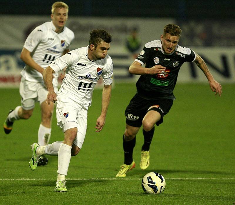 13. kolo první fotbalové ligy:  Baník Ostrava – Hradec Králové 2:1.