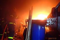 Požár garáže ve Frýdku -Místku, sobota 21. listopadu 2020.