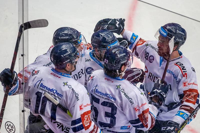 Čtvrtfinále play off hokejové extraligy - 2. zápas: HC Oceláři Třinec - HC Vítkovice Ridera, 20. března 2022 v Třinci. Radost Vítkovic.