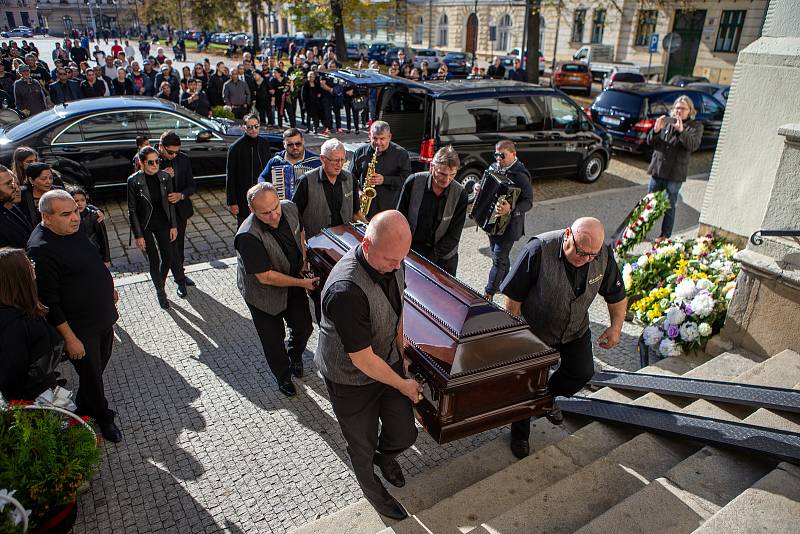 Ostrava pohřbila romskou legendu. Pohřeb Josefa Facuny 21. října v kostele Neposkvrněného početí Panny Marie v Přívoze.