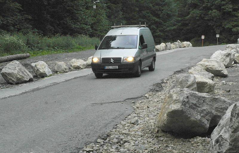 Opatření lesáků proti parkování u transformátoru nad Ostravicí a v jeho okolí.