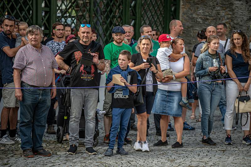 Klub vojenské historie Fenix při ukázce, kdy německý Wermacht obsadil zámek, 29. srpna 2020 v Bílovci.