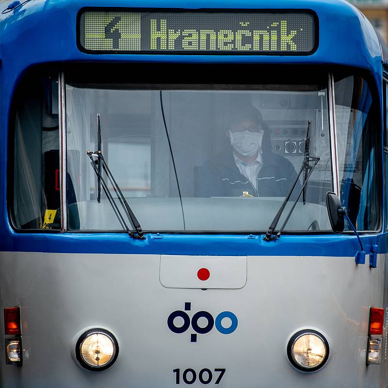 Dopravní podnik Ostrava se v uplynulé době připojil mimo jiné také ke kampani za nošení roušek na veřejnosti.