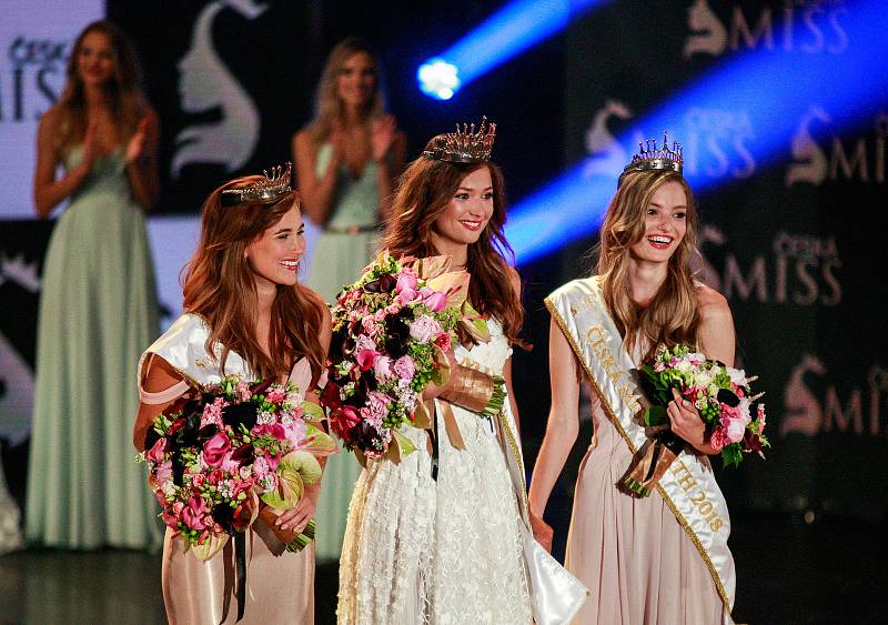 Vyhlášení české Miss 2018 v Gongu.Vítězky České Miss 2018, zleva druhá Jana Šišková, vítězka Lea Šteflíčková a třetí Tereza Křivánková