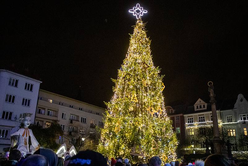 Rozsvícení vánočního stromu na Masarykově náměstí, 26. listopadu 2022, Ostrava.