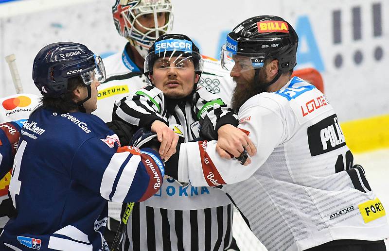 Hokejisté Vítkovic proti Spartě.