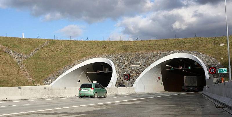 Po ostravské dálnici už mohou řidiči plynule projet z Bohumína až do Bělotína.