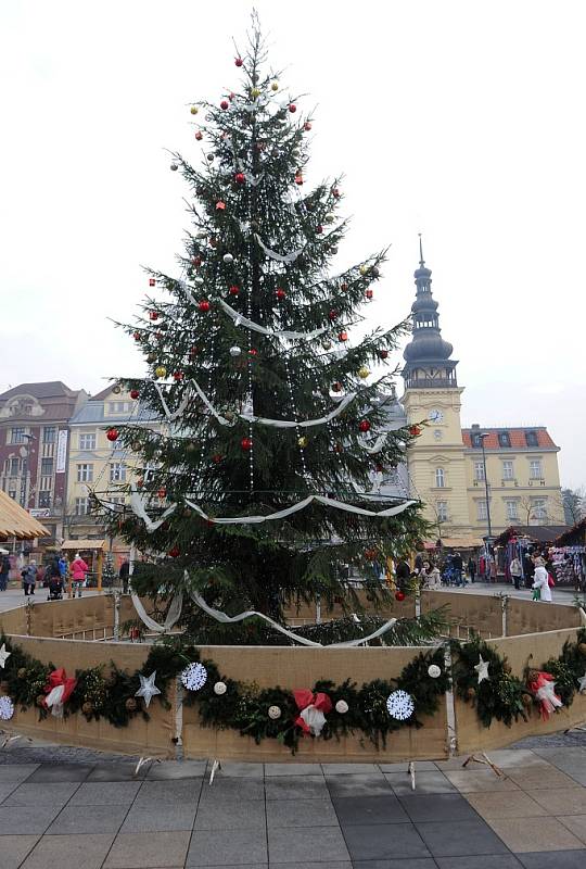 Vánoční strom v Ostravě na Masarykově náměstí.