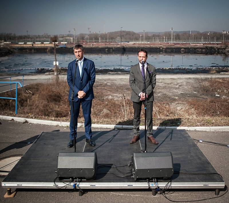 Ministr financí Andrej Babiš (ANO) si během dvoudenní návštěvy Moravskoslezského kraje prohlédl i laguny.