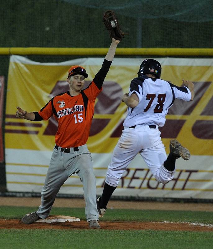 Čeští baseballisté do 18 let podlehli na evropském šampionátu v Ostravě ve středu Nizozemsku 5:11.