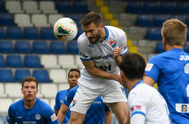 Fotbalisté Baníku Ostrava (v bílém) uhráli v sobotním utkání 25. kola FORTUNA:LIGY cennou bezbrankovou remízu v Liberci.