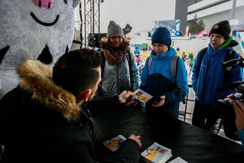 Olympijský festival v Ostravě, 12. února 2018. Autogramiáda basketbalisty Jakuba Šiřiny