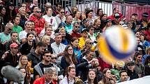 Turnaj Pro Tour kategorie Elite v plážovém volejbalu, 29. května 2022 v Ostravě. Finálové utkání mužů. Diváci.