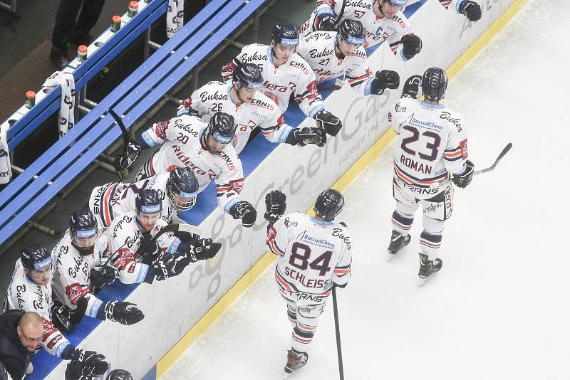 Utkání 32. kola hokejové extraligy: HC Vítkovice Ridera - PSG Berani Zlín, 4. ledna 2019 v Ostravě. Na snímku (zleva) Jan Schleiss a Ondřej Roman.