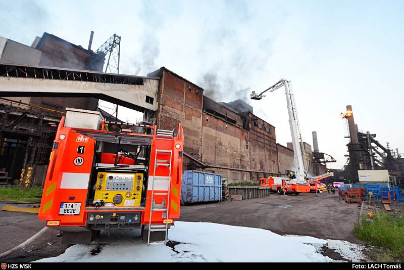 Zásah hasičů u požáru v ostravské huti ArcelorMittal.