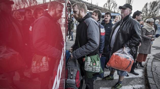 Více než sto zástupců ocelářských firem z Moravskoslezského kraje vyrazilo v sobotu vpodvečer do Bruselu. Už v pondělí se tam zúčastní demonstrace proti zavedení tržního statusu Číny, které podle ocelářů ohrožuje evropský průmysl. 