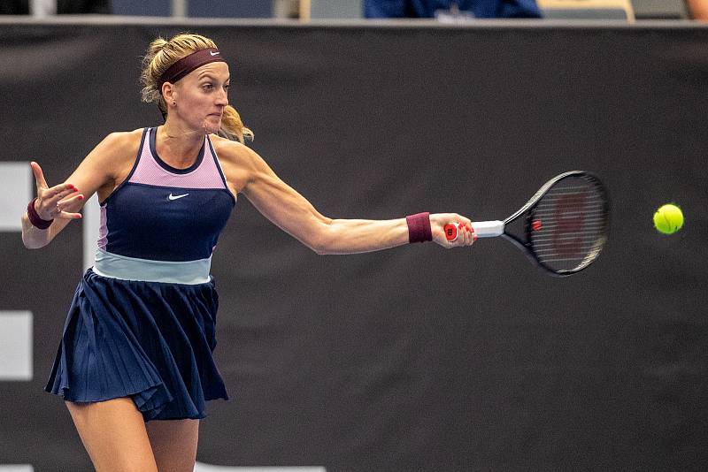 Tenisový turnaj žen WTA Agel Open 2022, 4. října 2022, Ostrava.  Petra Kvitová z ČR v utkání s Paulou Badosaovou ze Španělska.