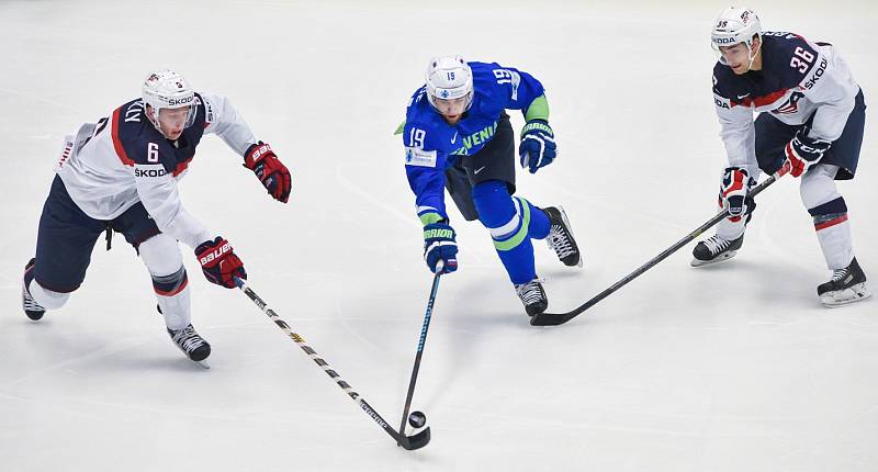 Hokejisté USA porazili na mistrovství světa v Ostravě Slovinsko 3:1.  