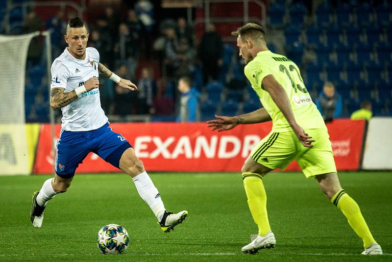 Utkání 16. kola fotbalové Fortuna ligy: FC Baník Ostrava - MFK Karviná, 8. listopadu 2019 v Ostravě. Na snímku zleva Jiří Fleišman, Ján Krivák.