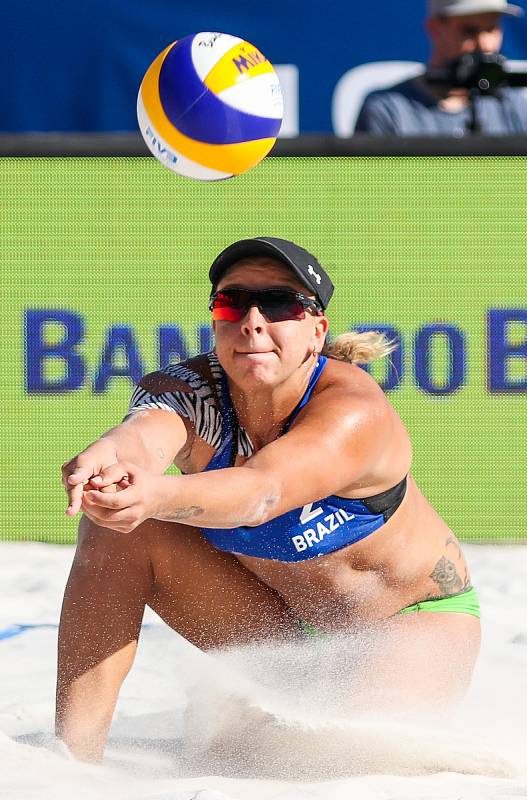 Finále ženy: Agatha Bednarczuk (BRA), Eduarda Santos Lisboa Duda (BRA) - Ana Patricia Silva Ramos (BRA), Rebecca Cavalcanti Barbosa Silva (BRA). FIVB Světové série v plážovém volejbalu J&T Banka Ostrava Beach Open, 2. června 2019 v Ostravě. Na snímku Rebe