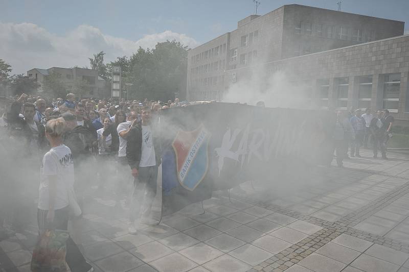 Pochod fanoušku Baníku v Karviné, sobota 19. května 2018.