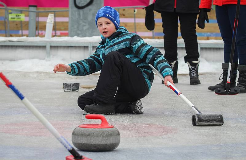 Olympijský festival u Ostravar arény.Curling