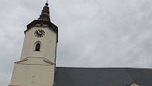 Oprava věže završila postupnou, několik let trvající rekonstrukci kostela sv. Mikuláše v Bílovci. Moderní hodiny zaujmou každého, zvláště v noci.
