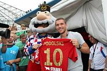 Lukas Podolski, fotbalový mistr světa z roku 2014, si v sobotu od 17 hodin odbude premiéru v dresu Górniku Zabrze. V ligové generálce proti Baníku Ostrava.