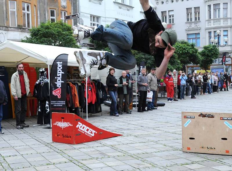 Filmový festival outdoorových filmů rozjela v pátek adrenalinová show s názvem Outdoor park, na Jiráskově náměstí v centru Ostravy