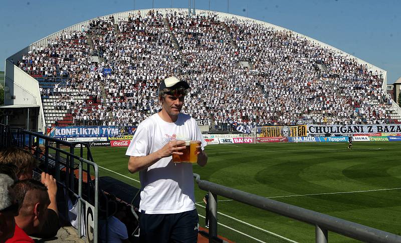 Derby Sigma vs. Baník táhne. Snímky z předchozího derby na Andrově stadionu a odjezd (příjezd) fanoušků Baníku do Olomouce.