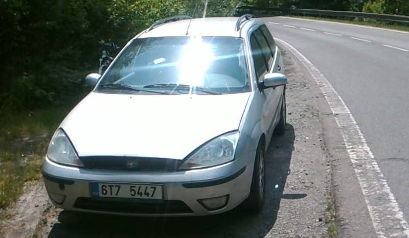 Několik dní stál a „zábor veřejného prostranství“ činil vůz Ford Focus ve Fričově ulici pod mosty v ostravské Nové Vsi.